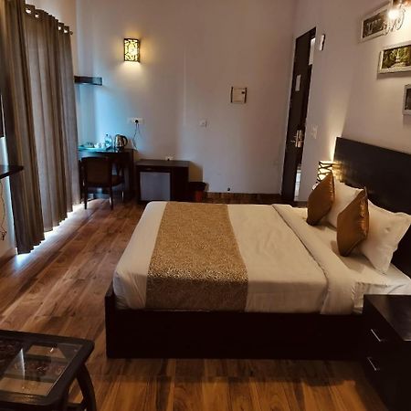 Pearl Suites At Omex Entrenity Vrindāvan Exterior foto