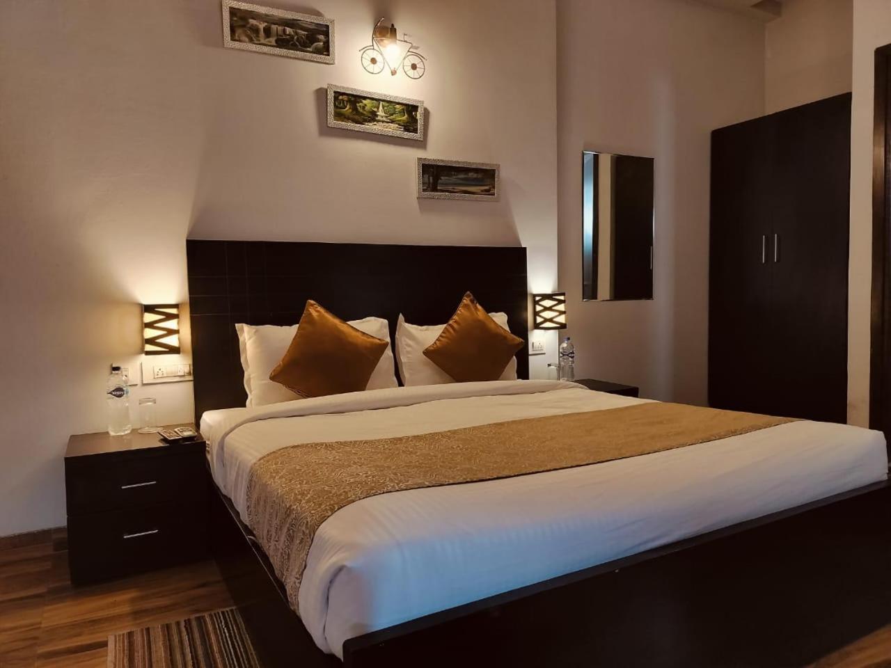 Pearl Suites At Omex Entrenity Vrindāvan Exterior foto