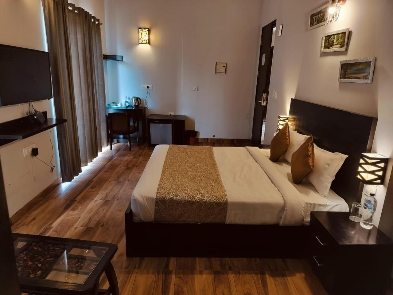 Pearl Suites At Omex Entrenity Vrindāvan Exterior foto
