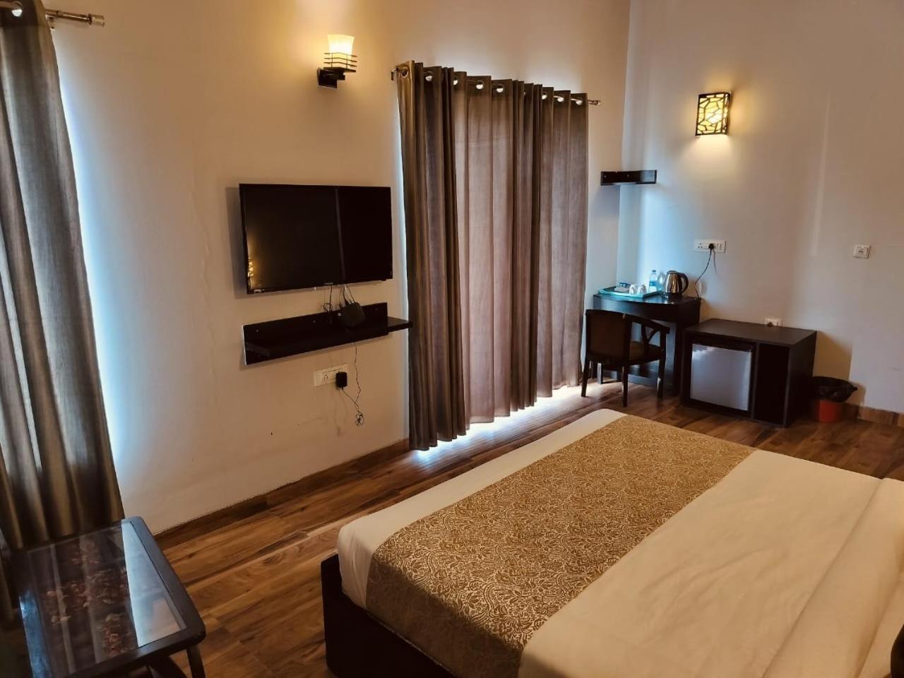 Pearl Suites At Omex Entrenity Vrindāvan Exterior foto