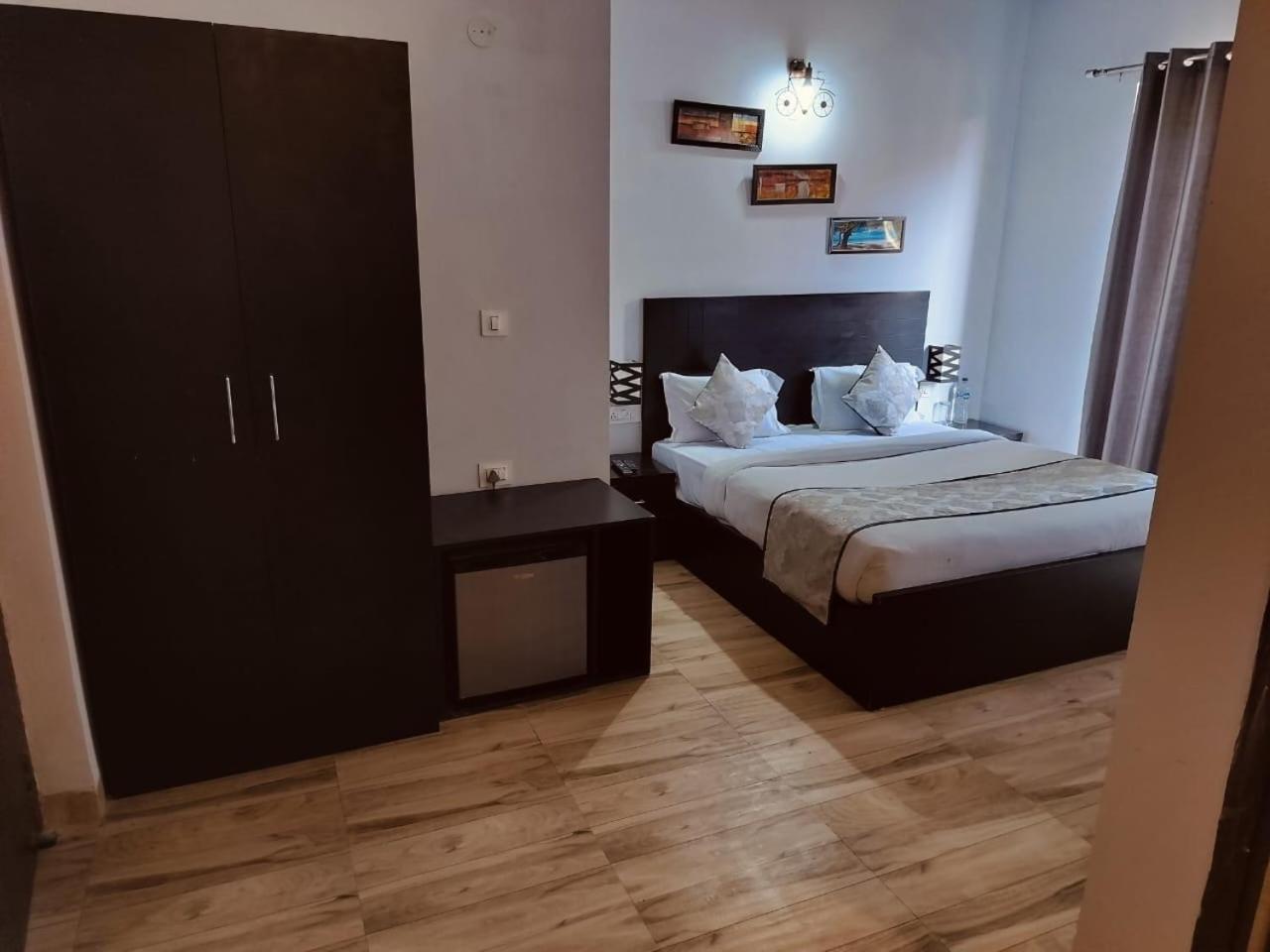 Pearl Suites At Omex Entrenity Vrindāvan Exterior foto