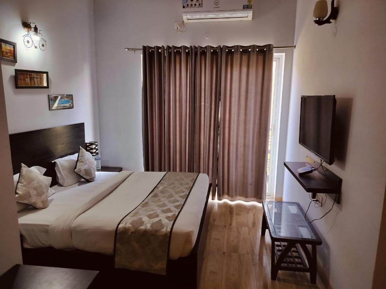 Pearl Suites At Omex Entrenity Vrindāvan Exterior foto