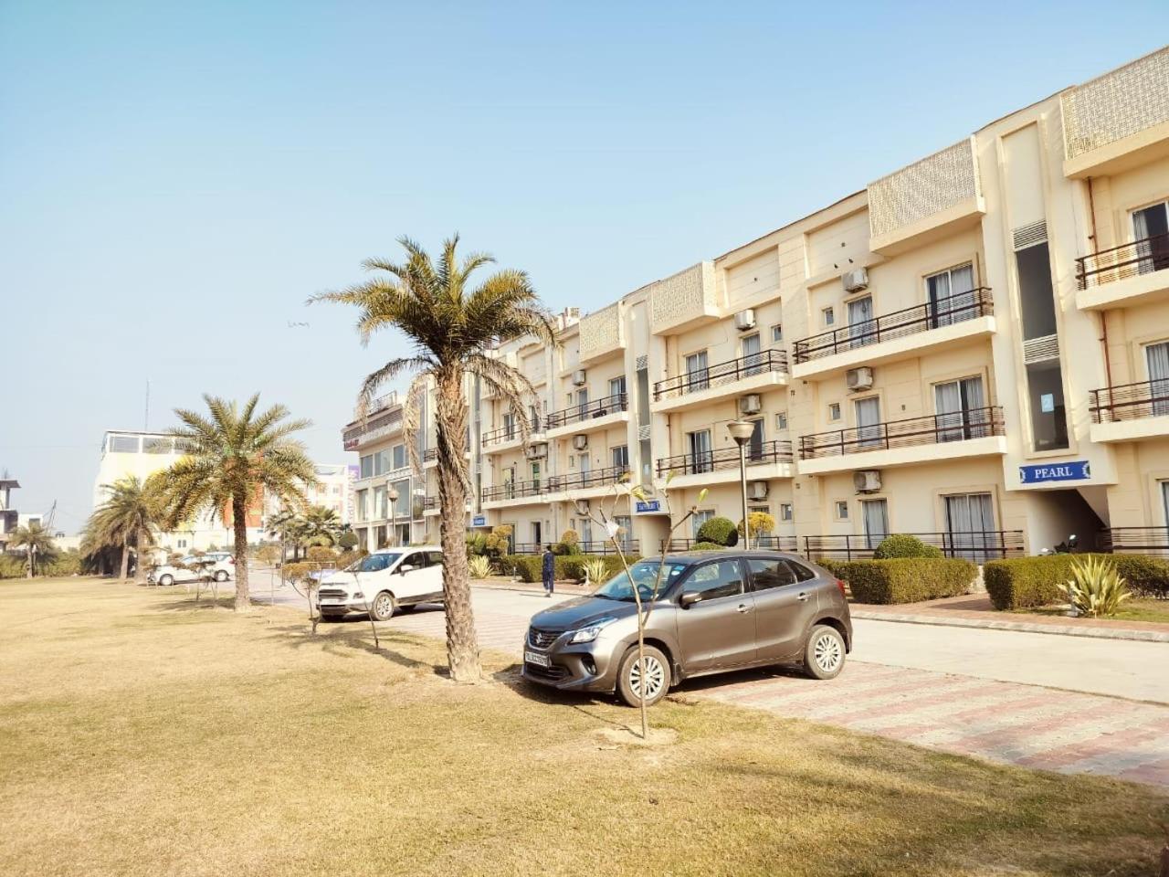 Pearl Suites At Omex Entrenity Vrindāvan Exterior foto