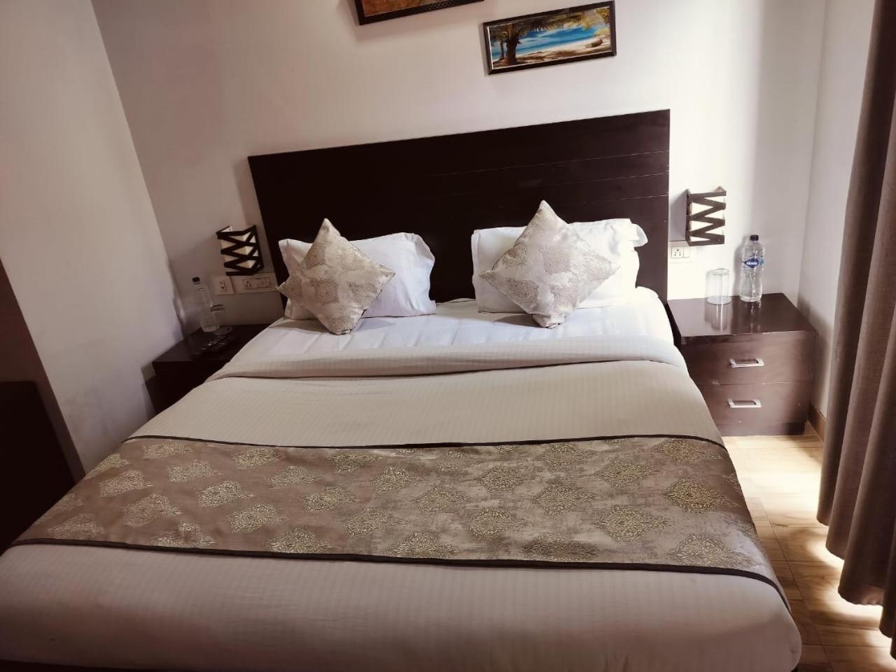 Pearl Suites At Omex Entrenity Vrindāvan Exterior foto