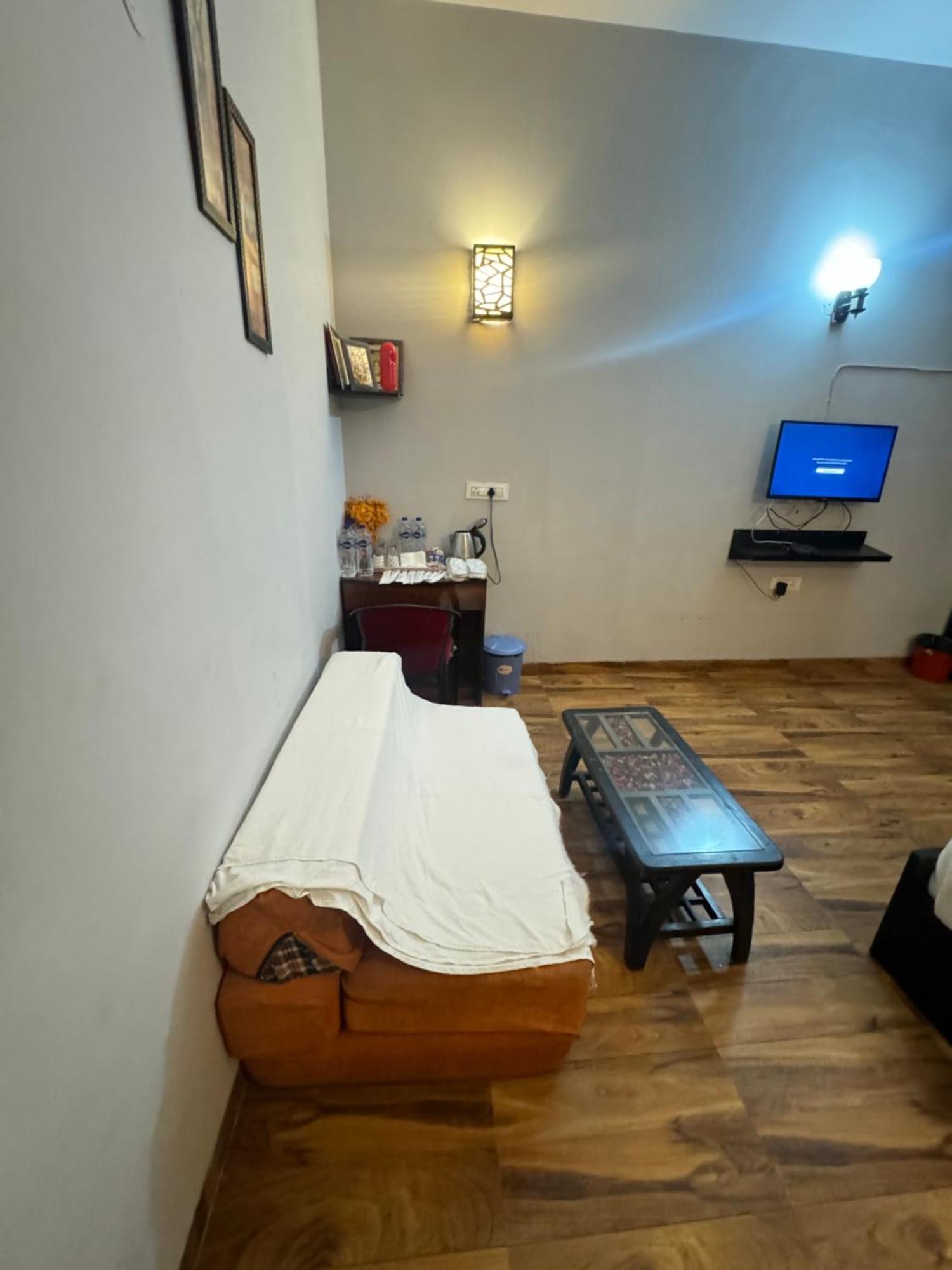 Pearl Suites At Omex Entrenity Vrindāvan Exterior foto