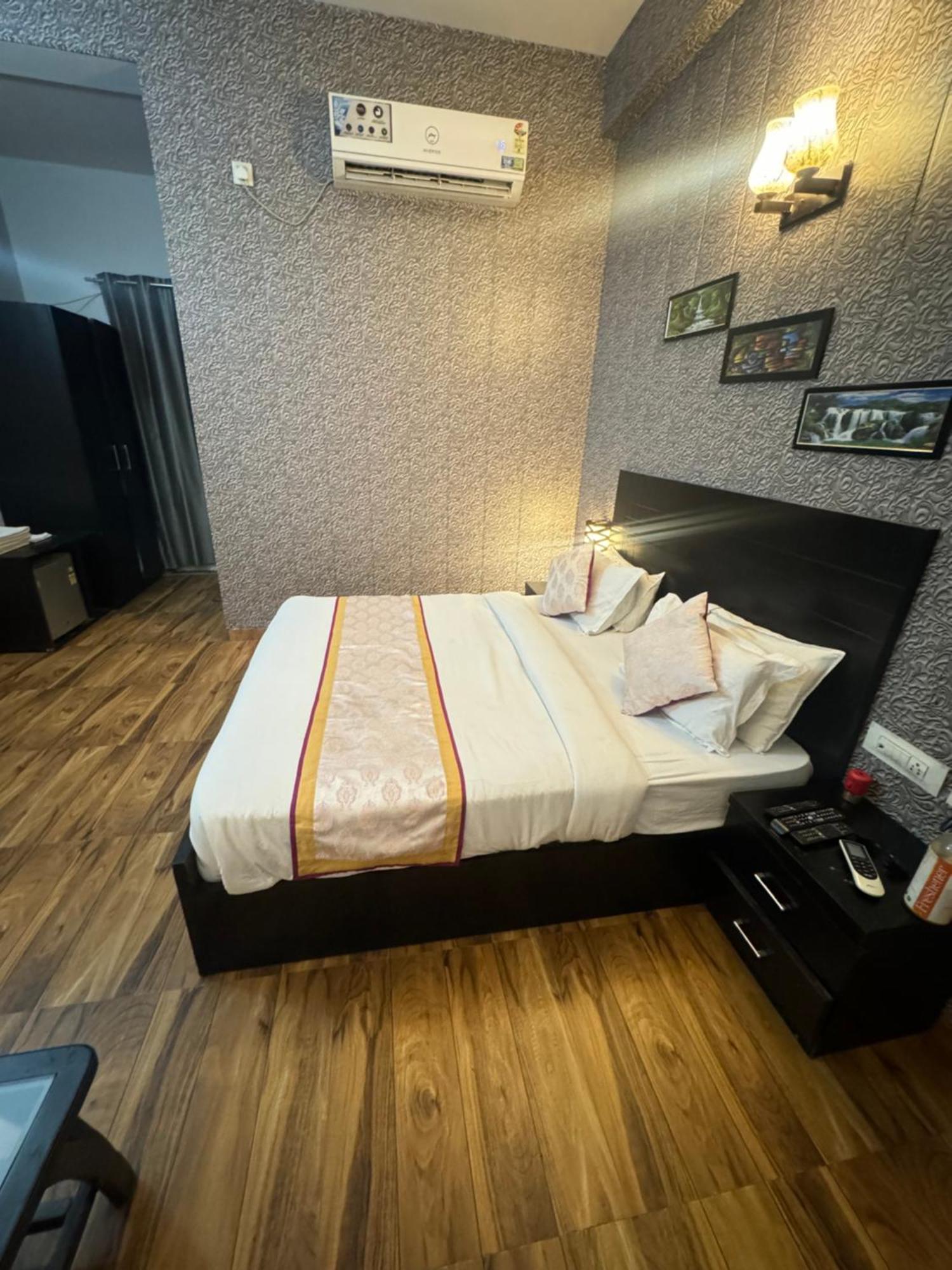 Pearl Suites At Omex Entrenity Vrindāvan Exterior foto