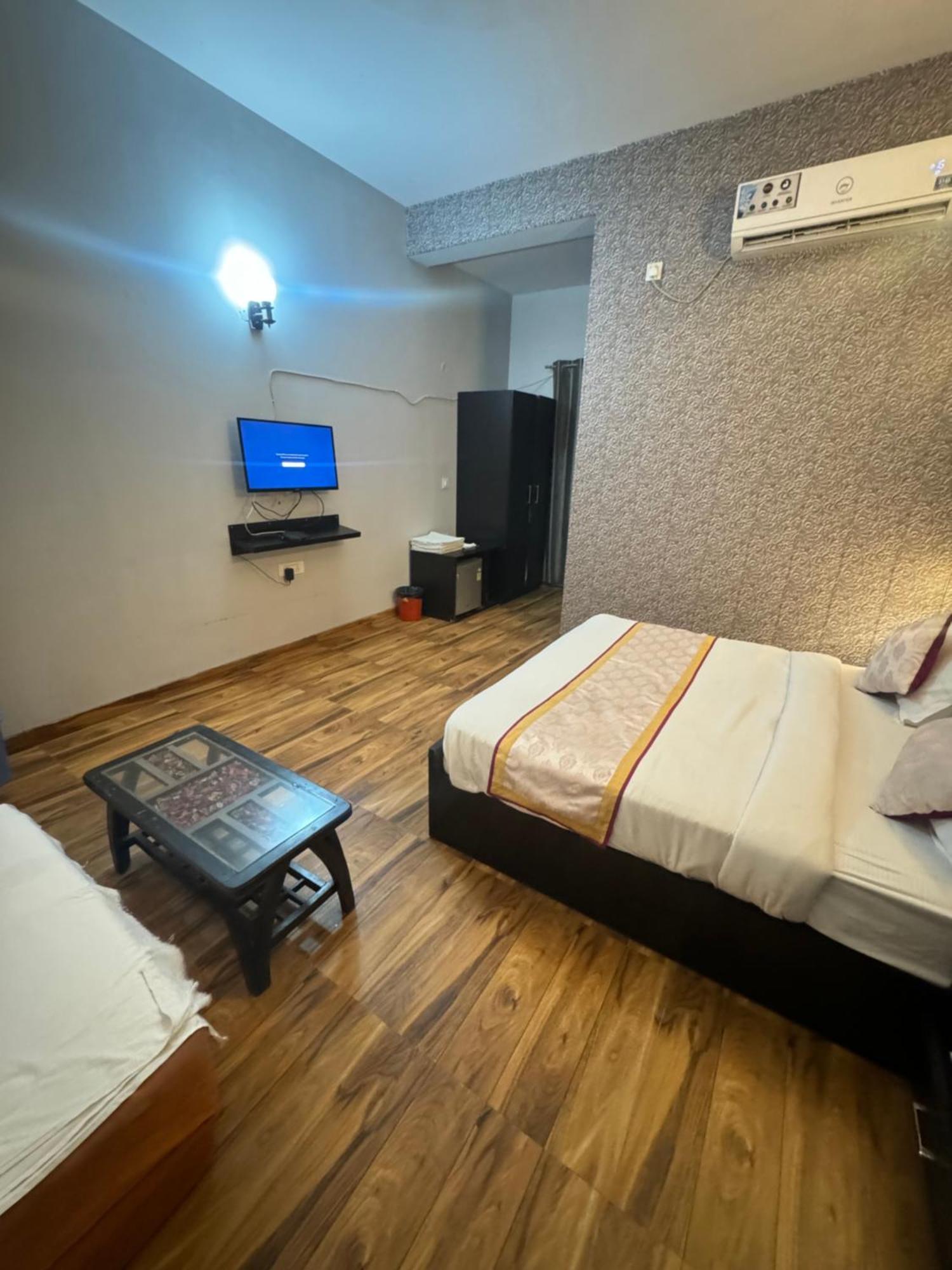 Pearl Suites At Omex Entrenity Vrindāvan Exterior foto